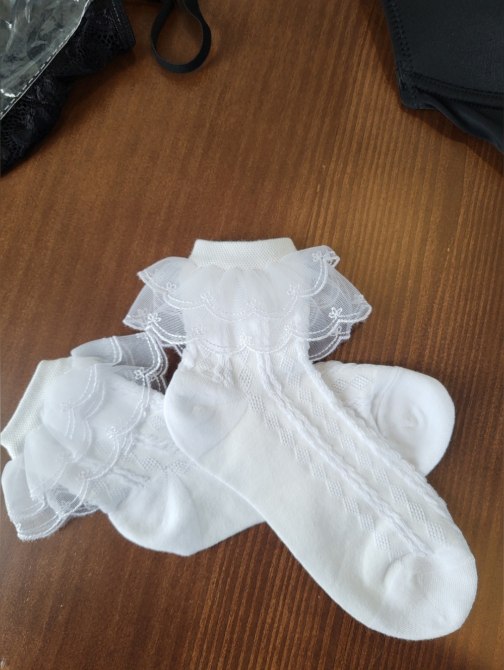 FREE💥 WITH 3/$30 BUNDLE💥 White Ruffle Lace Ankle Socks
